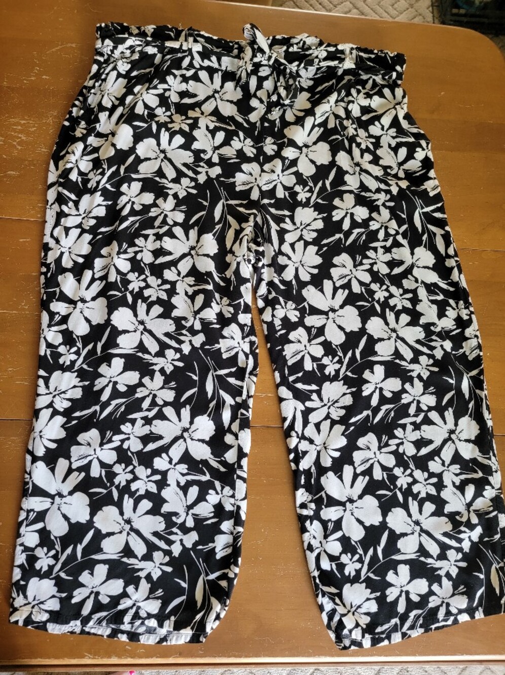 Black & White Floral Wide-Leg Pants with Tie Waist And Front Pockets Sz 2X